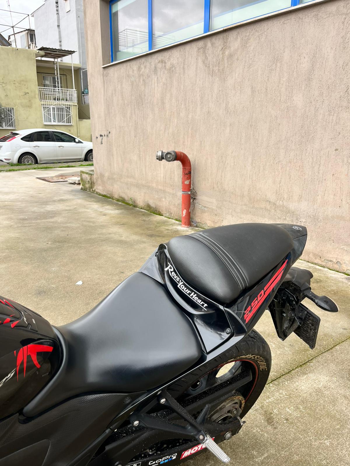 2015 Model Yamaha R25 - Görsel 3